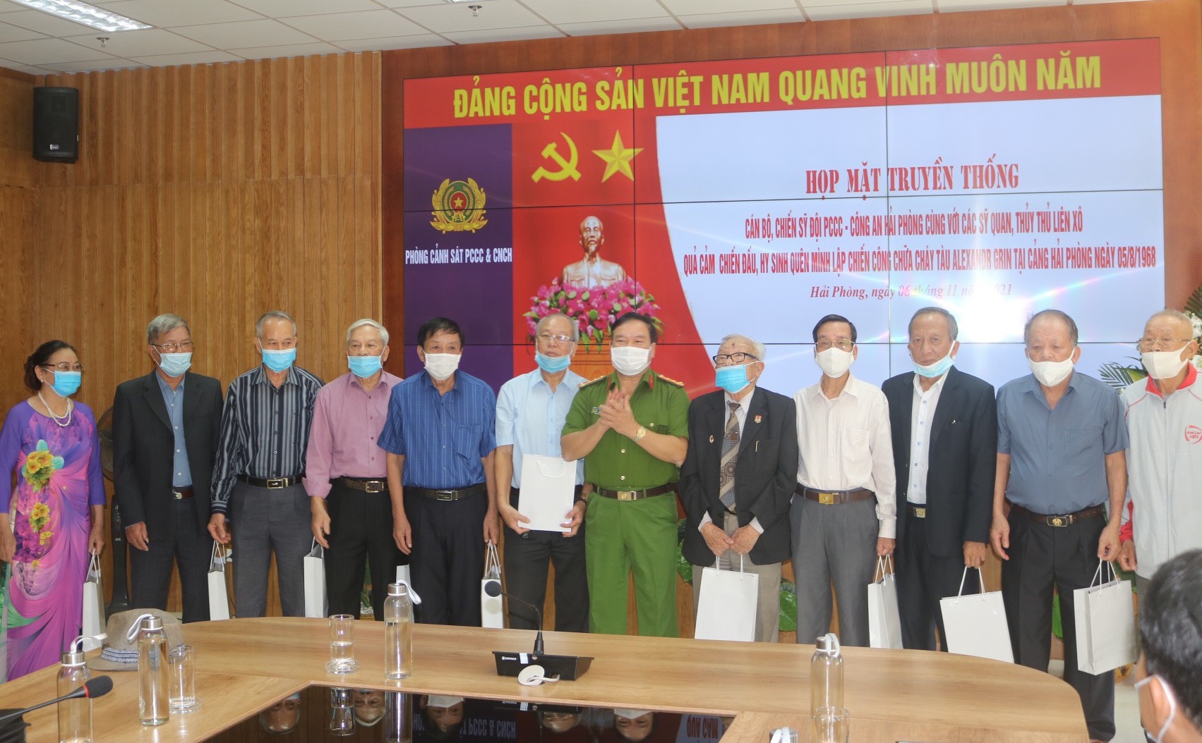Họp mặt truyền thống CBCS Đội PCCC lập chiến công chữa cháy tàu Alexandr Grin